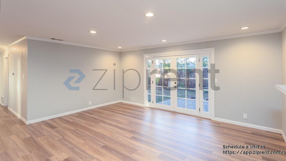 Building Photo - 1861 Briarwood Dr