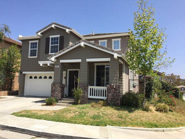 front view - 504 Robins Pl