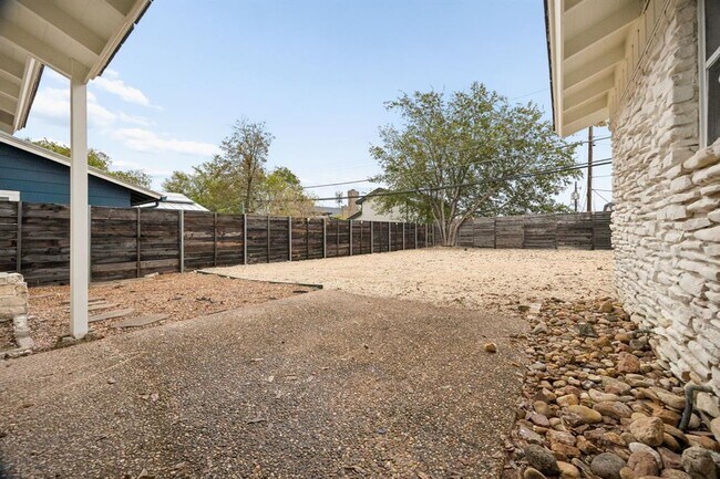 Building Photo - 8505 Spearman Dr