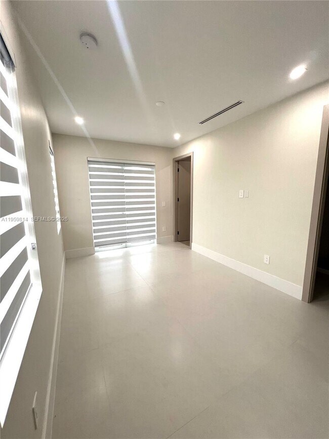 Building Photo - 7850 SW 67th Ave