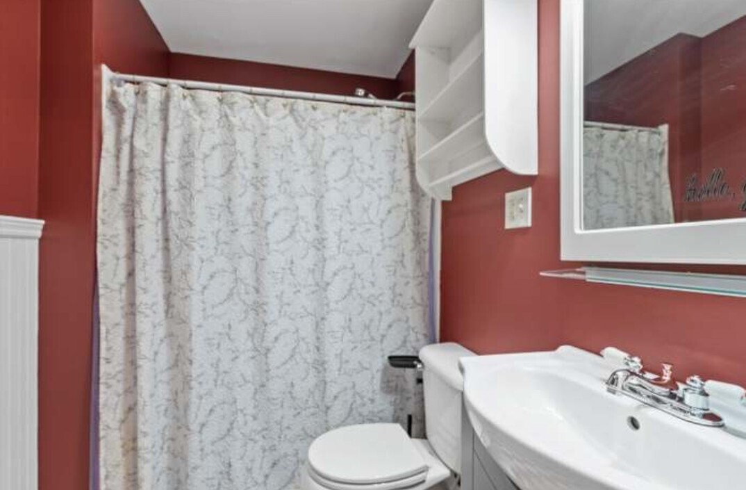 Full bath - 33 Krakow Ave