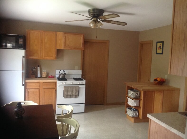 Building Photo - 1920 N Water St