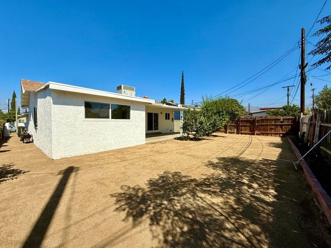 Building Photo - Beautifully Remodeled 3-Bed, 2-Bath Home i...