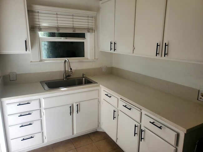 New Kitchen Granite Top.ter - 1666 Locust St