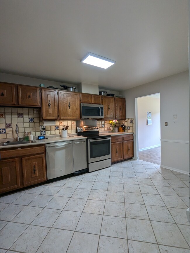 Building Photo - 693 Mallard Ln