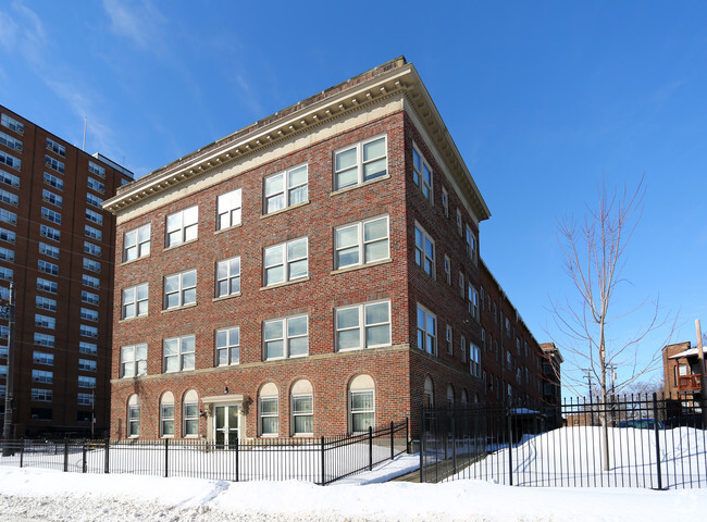 Building Photo - Wade Chateau Apartments