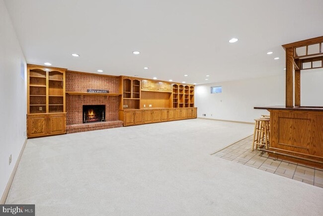 Building Photo - 1210 Suffield Dr