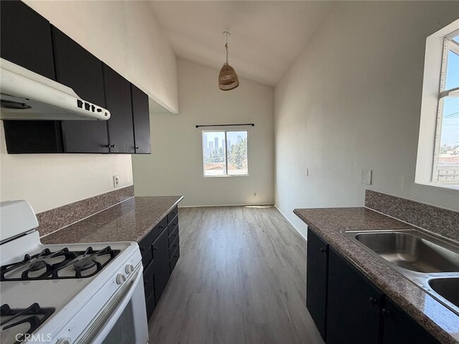 Building Photo - 911 N Beaudry Ave