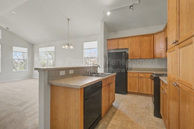 Building Photo - 2260 S Vaughn Way