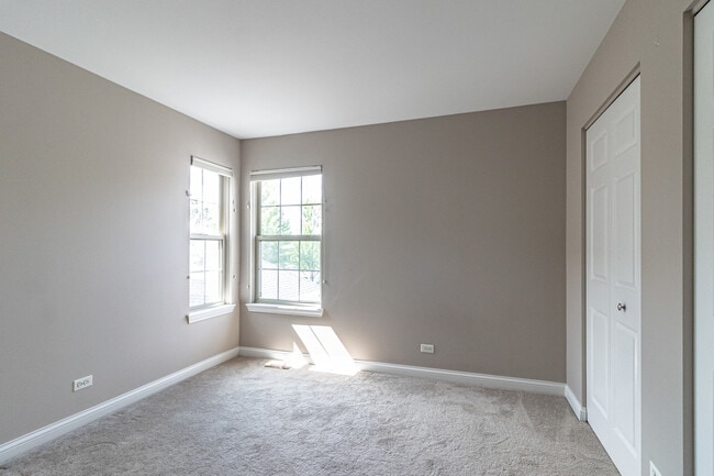 Building Photo - 2460 Violet St