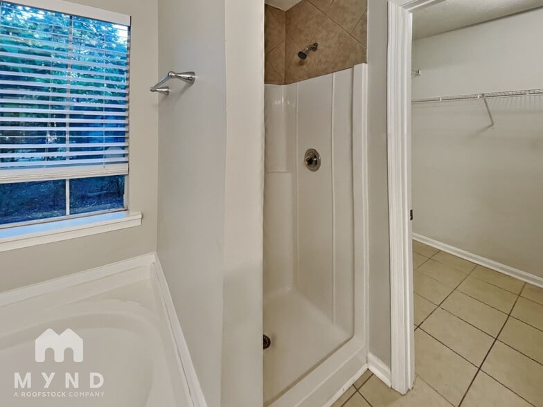 Building Photo - 725 Cowan Rd