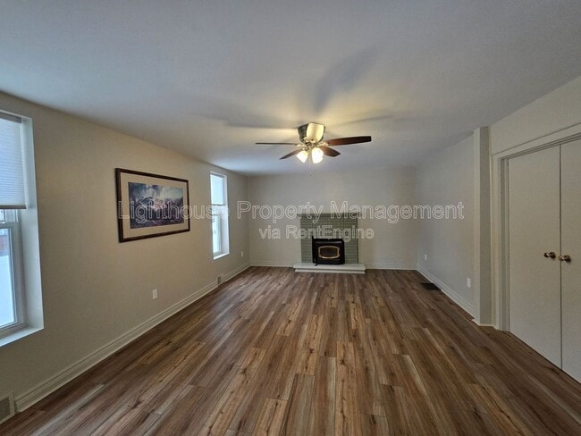 Building Photo - 12634 L Dr N