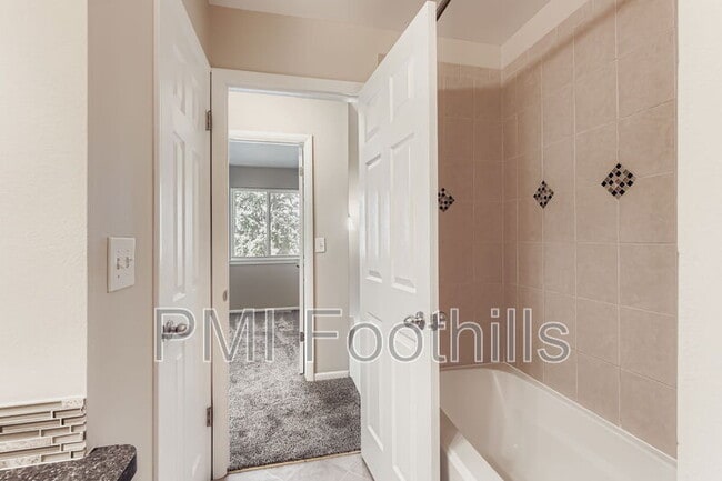 Building Photo - 7971 Chase Cir