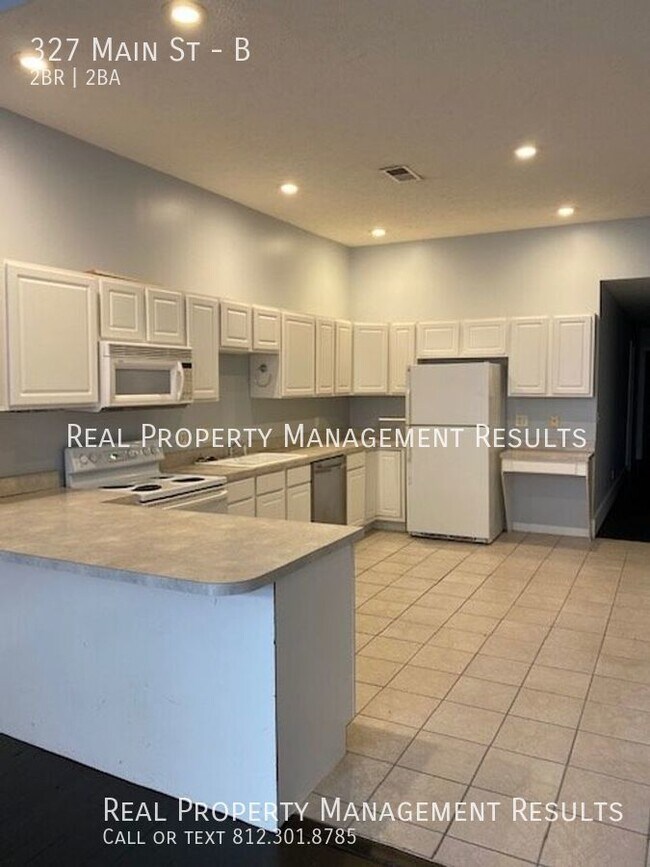 Building Photo - 327 Main St