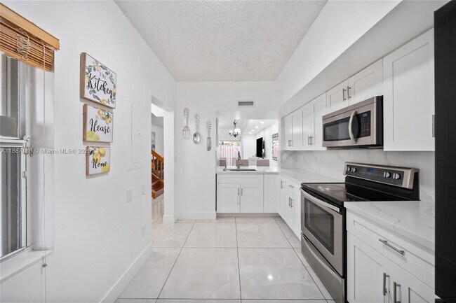 Building Photo - 9883 SW 118th Pl