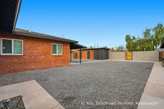 Building Photo - 1804 E Coronado Rd