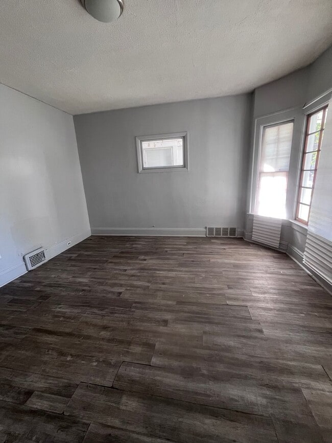 Building Photo - 4008 Ardmore Ave