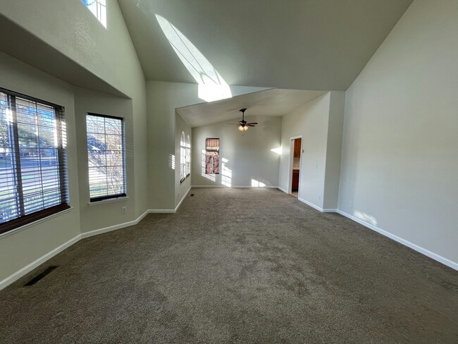 Building Photo - 1580 Rehrmann Dr