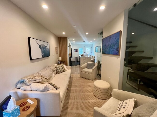 Building Photo - Gorgeous 3-Bedroom Townhome in the Heart of Northern Liberties! Available July 1st!
