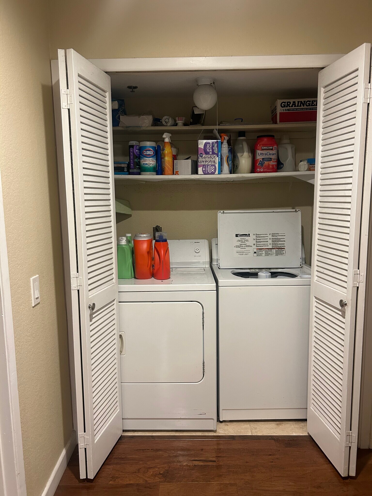 Building Photo - 5649 Lake Park Way