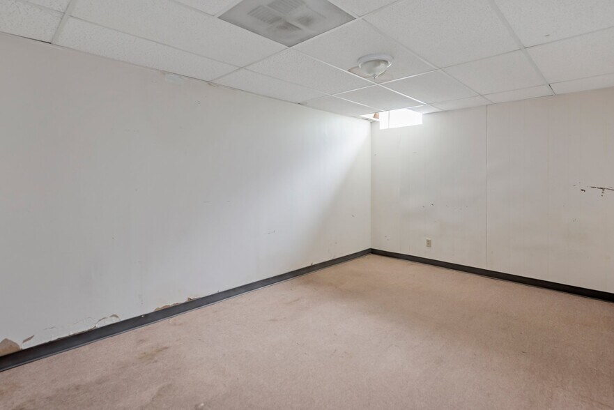 Building Photo - 5134 S 170th St