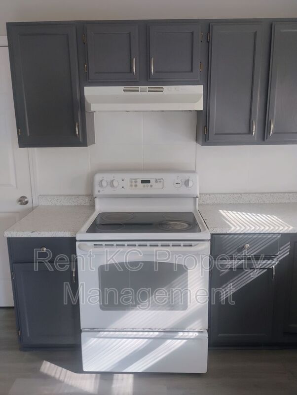 Building Photo - 6021 N Topping Ave