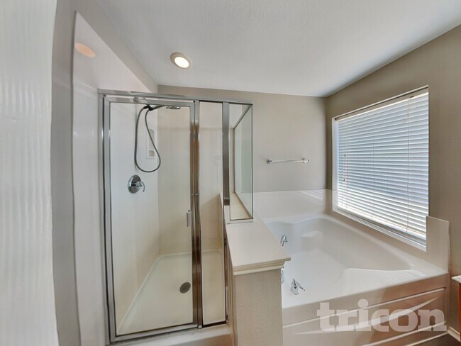 Building Photo - 317 Welch Dr