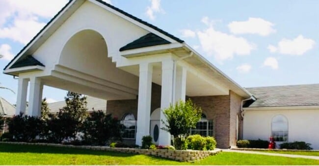 Building Photo - 5520 NW 26th Ln