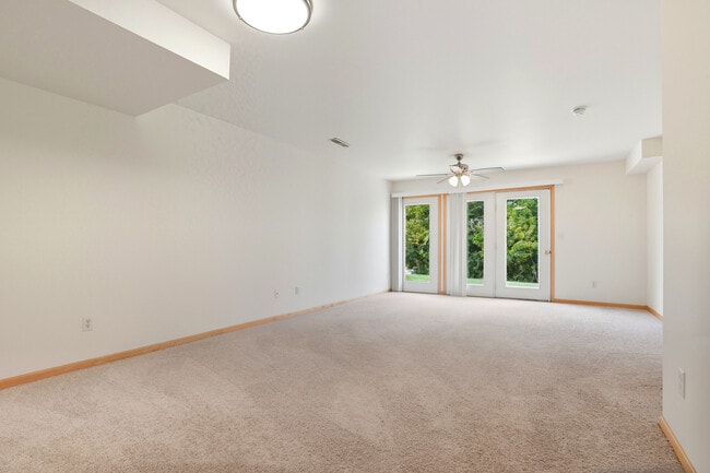 Building Photo - 8 Redtail Ct