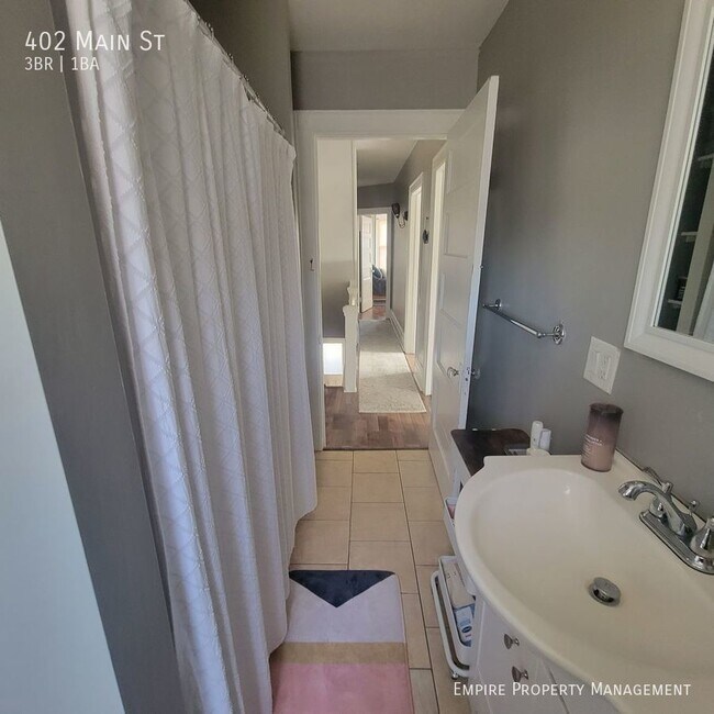 Building Photo - 3 Bedroom / 1 bathroom Home in Hellertown!!