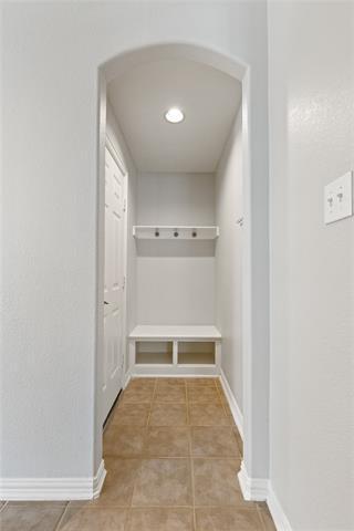Building Photo - 2655 Lake Ridge Dr