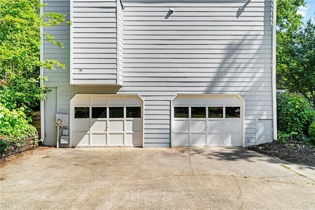 Building Photo - 608 Adam Cir