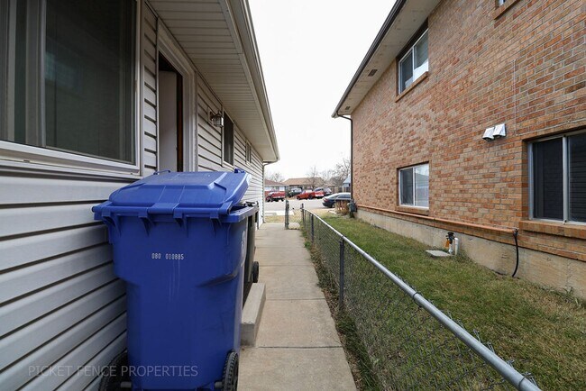 Building Photo - 3 bedroom Apartment in Loveland! MOVE-IN SPECIAL!