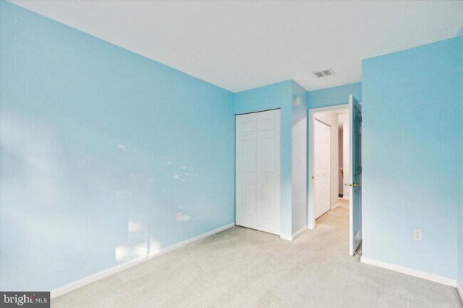 Building Photo - 125 Vernon Ct