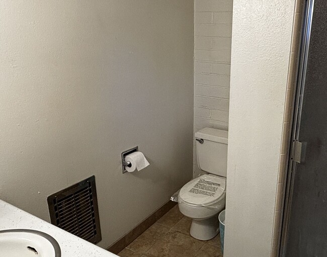 Building Photo - APARTMENT:  APPLE TREE SQUARE APARTMENTS-UPTOWN SEDONA