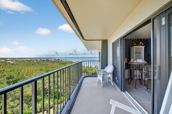 Building Photo - 801 S Ocean Dr