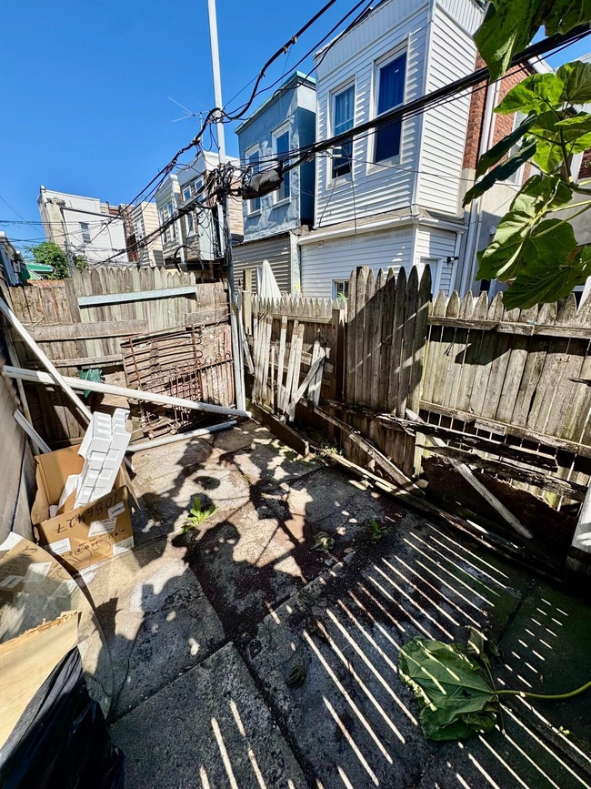 Building Photo - 2055 E Stella St