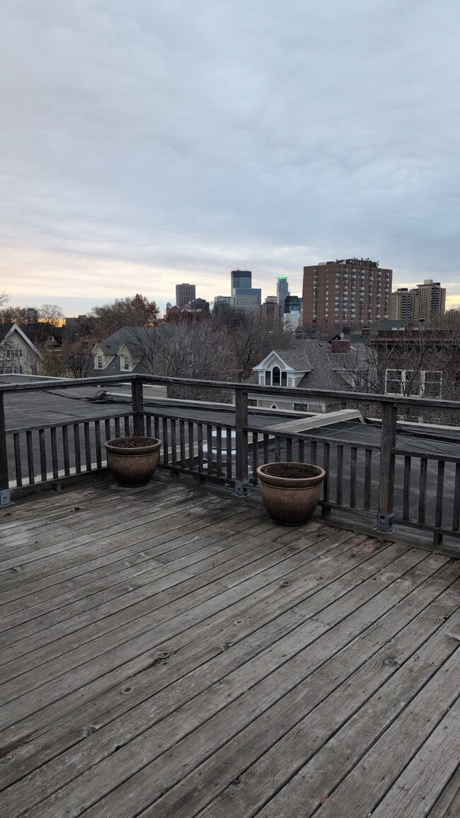 Building Photo - 1912 Dupont Ave S