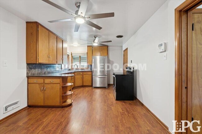 Building Photo - 3132 Mulberry St