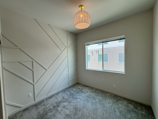 Building Photo - Luxurious 3 Bedroom 2 Bathroom Townhome in...