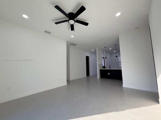 Building Photo - 1144 Mobley St E