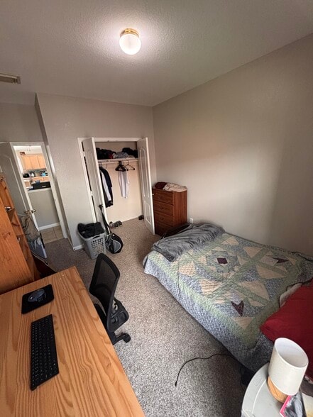 Room - 521 Small Cedar Dr