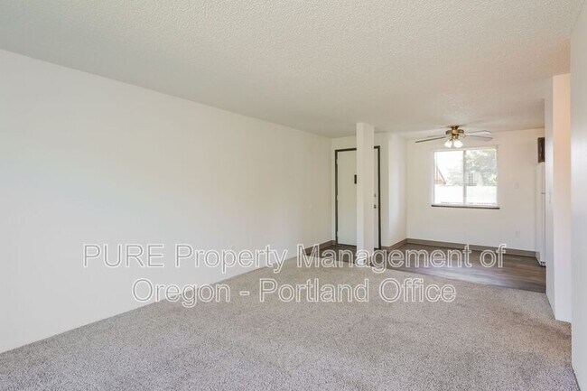 Building Photo - 14212 NE Sandy Blvd