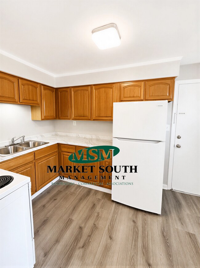 Building Photo - MIDTOWN SAVANNAH- AVAILABLE NOW! APPOINTMENT NEEDED TO VIEW!