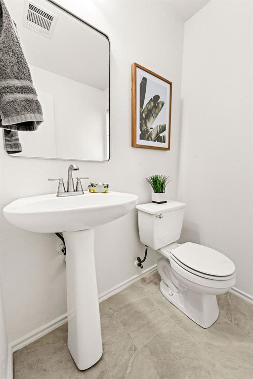 Building Photo - 525 Meadow Park Dr