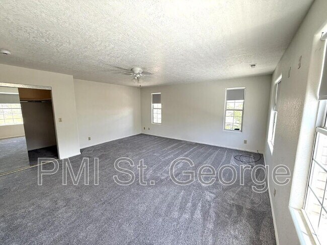 Building Photo - 2506 W Grandview Dr