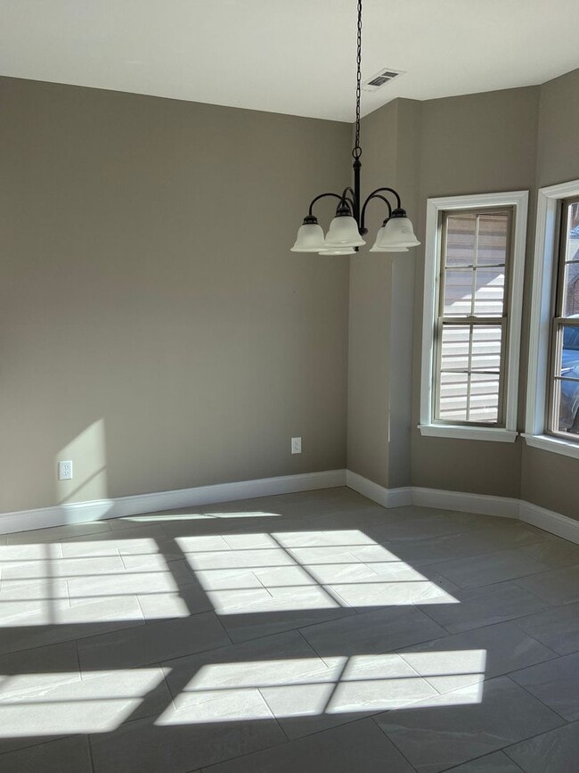 Building Photo - 307 Deerfield Dr