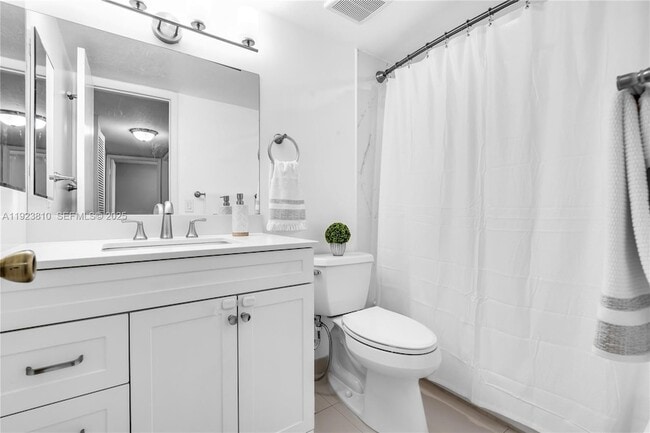 Building Photo - 341 W Park Dr