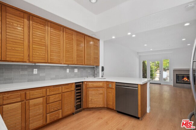 Building Photo - 622 Palisades Dr