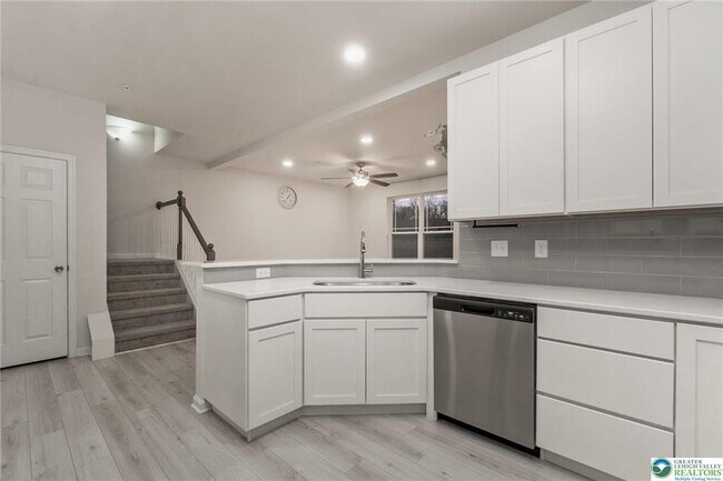 Building Photo - 164 Maureen Ln